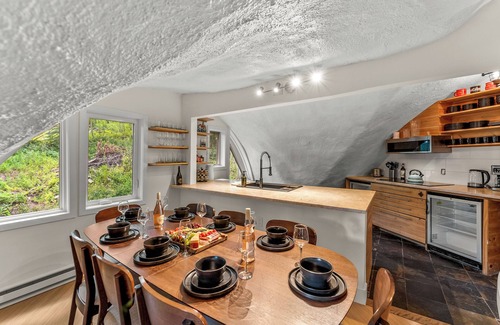 Intermountain Condo | The ICONIC Vail Home with FREE SKIER Parking at Vail.