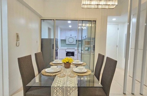 Bonifacio Global City Apartment | The Infinity