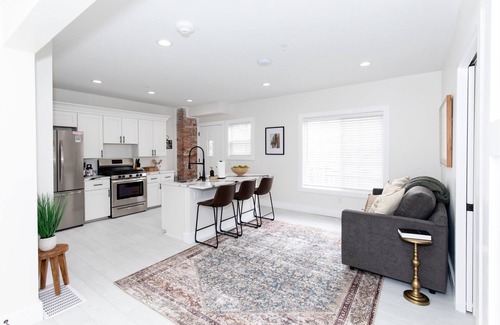 Sandusky Apartment | The Inn at Fulton