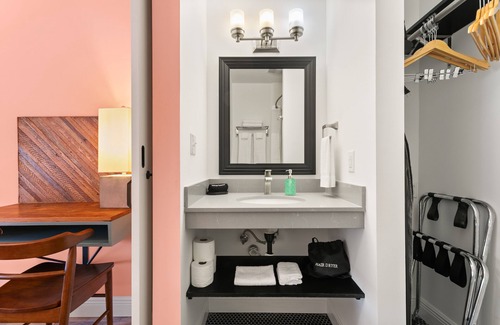 Mid-City Hotel | The Iris Motel