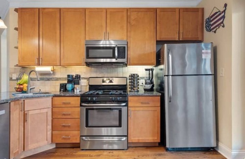 North Center Apartment | The Irving Park Hideaway – Prime Location w/Patio & Parking!