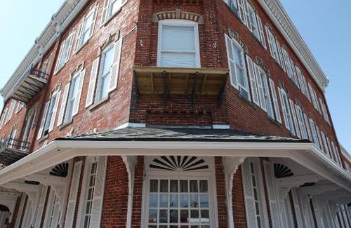 Port Clinton Hotel | The Island House Hotel