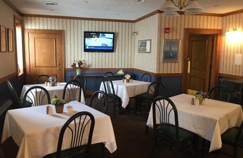 Port Clinton Hotel | The Island House Hotel