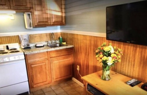 New Shoreham Resort | The Island Manor Resort in Old Harbor, Block Island.