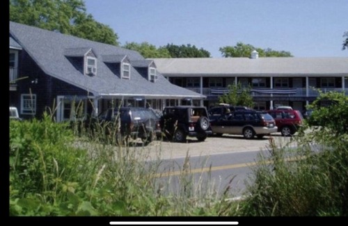 New Shoreham Resort | The Island Manor Resort in Old Harbor, Block Island.