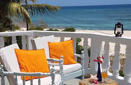 Clifton Hotel | The Islander's Inn