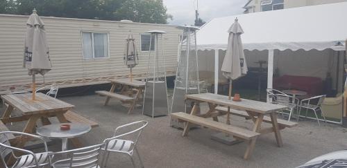 Tadcaster Bed & Breakfast | The Jackdaw B&B SELF CATERING STATIC CARAVAN FREE BREAKFAST SUPPLIED