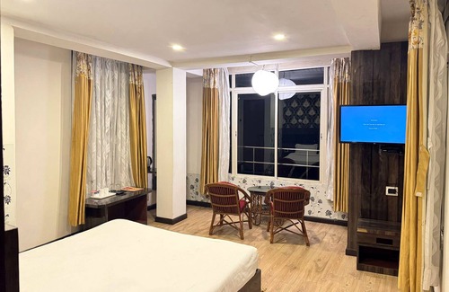 Kurseong Hotel | The Kaizer Valley Hotel