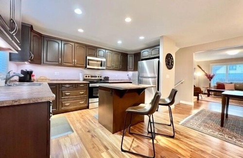 Saskatoon House | *The Kid Rock* Bright, Spacious and Modern Home!