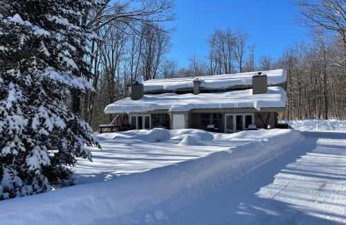 Killington Ski Chalet | The Killington Chalet 2-Hot Tubs, Sauna, 24 Pair Boot and glove Dryer