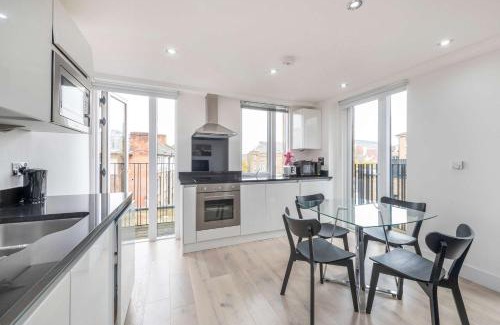 Euston Apartment | The King's Residence - St Pancras - by Frankie Says