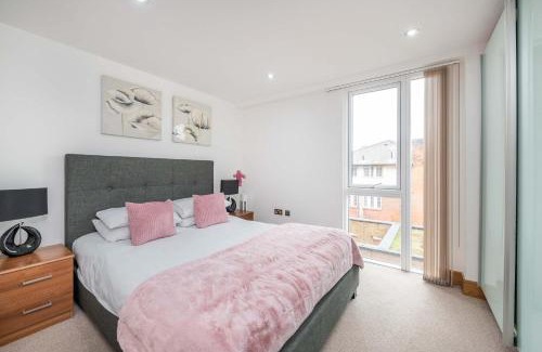 Euston Apartment | The King's Residence - St Pancras - by Frankie Says