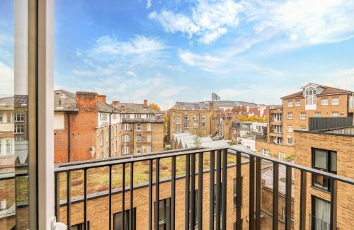 Euston Apartment | The King's Residence - St Pancras - by Frankie Says