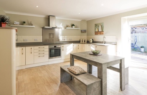 Eaglesham Cottage | THE KIRKLANDS COTTAGE, with a garden in Eaglesham, Glasgow