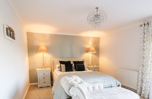 Eaglesham Cottage | THE KIRKLANDS COTTAGE, with a garden in Eaglesham, Glasgow