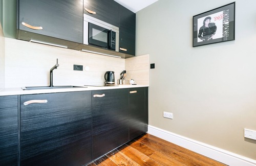 Kensington Apartment | The Knaresborough by Aura Collection
