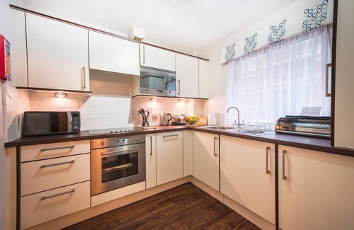 Tollcross Apartment | The Knight Residence Apartments by Mansley