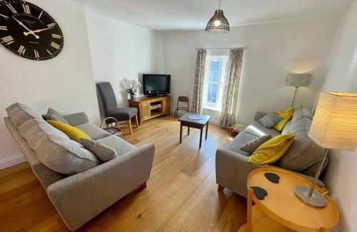 Bridport Apartment | The Knots-Spacious 3 bedroom apartment in Bridport