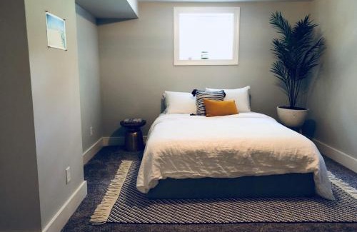 Knoxville House | The Knoxville Nest Cozy 3BR Retreat w Fireplace
