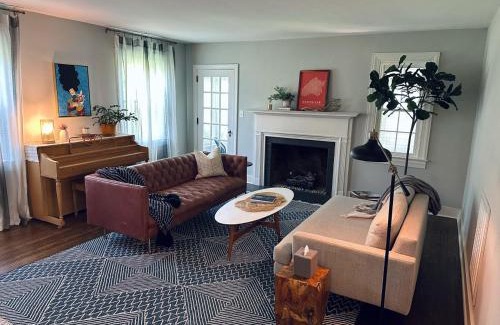 Knoxville House | The Knoxville Nest Cozy 3BR Retreat w Fireplace