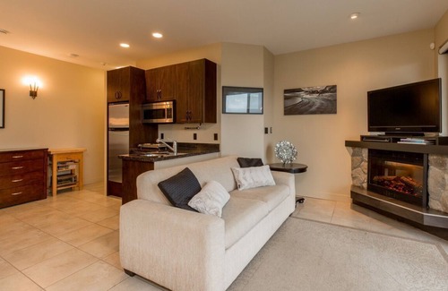 Regional District of Nanaimo Apartment | The Lagoon Suite at The Estuary Inn