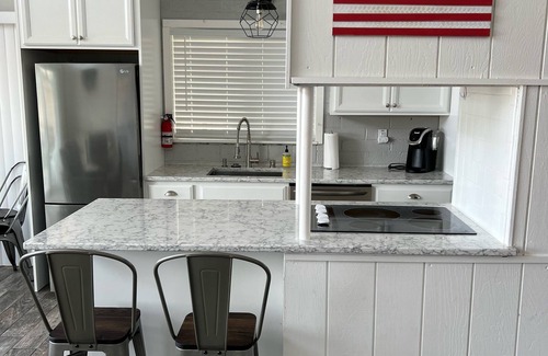Soda Bay House | The Lake Cottage on Soda Bay-Pet Friendly, Private Deck, Dock & Kayaks