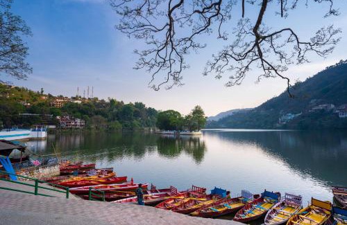 Bhimtal Hotel | The Lake Hill