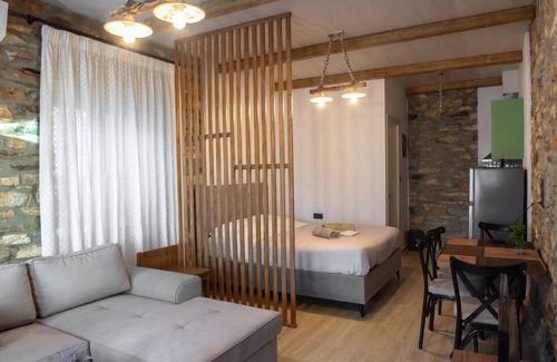 Kanalia House | The Lake House Angeliki