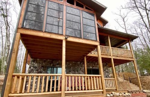 Hazelhurst House | The Lake House - New Home on Lower Kaubinshine Lk