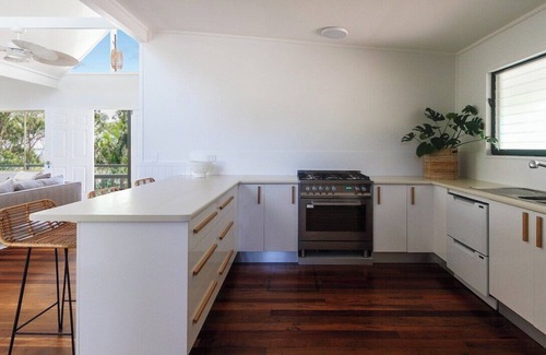 Wooloweyah House | The Lakehouse - absolute waterfront retreat