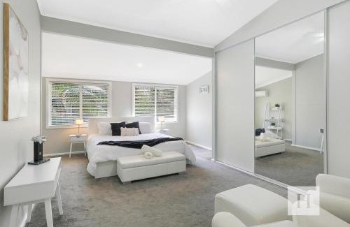 Mannering Park House | The Lakehouse