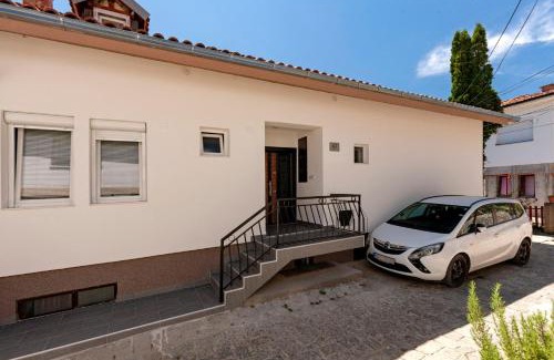 Varosh Apartment | The Lakeside Haven