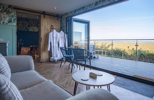 Llangennith Apartment | The Langland Bay Lookout - 1 Bed Cabin - Landimore