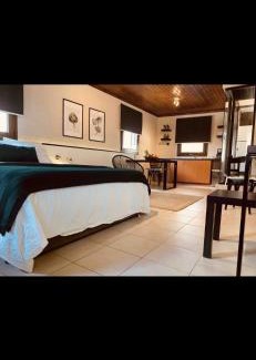 Veroia Apartment | The Leaf room