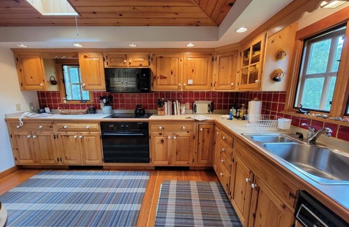 Newagen House | THE LEDGE ON SOUTHPORT ISLAND | 3 Bed, 2 Bath