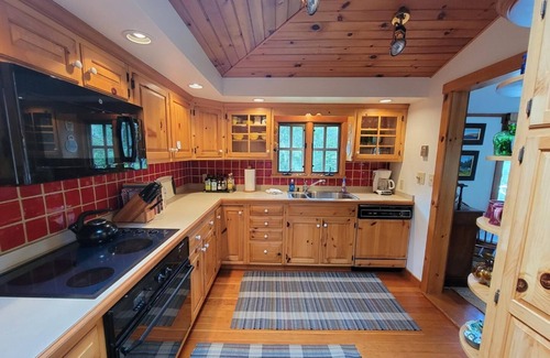 Newagen House | THE LEDGE ON SOUTHPORT ISLAND | 3 Bed, 2 Bath