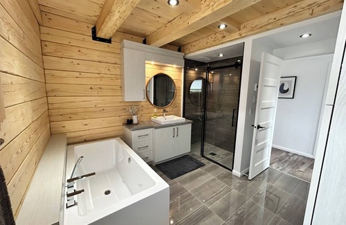 Saint-Felix-d'Otis Ski Chalet | The Leopold