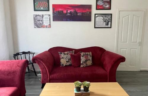 Anfield House | The LFC Red House - Spacious 5 Bedroom House With 2 Bathrooms And Street Parking