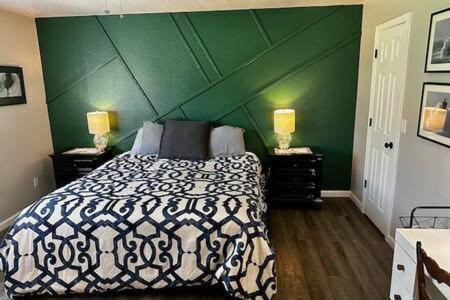 Yosemite Lakes House | The Lighthouse Pet Friendly Hot Tub BBQ Sleeps 11