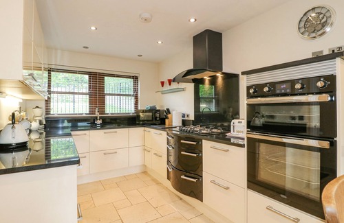 Darley Dale Cottage | The Lillies