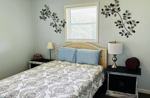 Jamestown House | The Little Blue House is 10 minutes from AVT trails and horse back ridding!