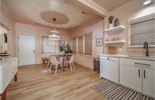 Joplin House | The Little Pink Flamingo on Fourth Clean + Cozy