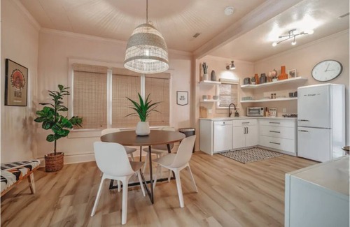 Joplin House | The Little Pink Flamingo on Fourth Clean + Cozy