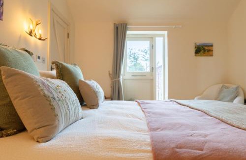 Burford Apartment | The Little Stable - Cosy 1 Bed Cottage in Burford