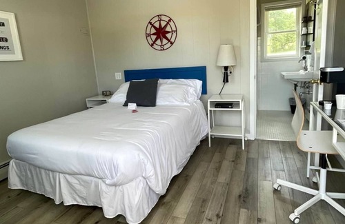 Mount Horeb House | THE LITTLE VILLAGE , 2 Full Beds 107