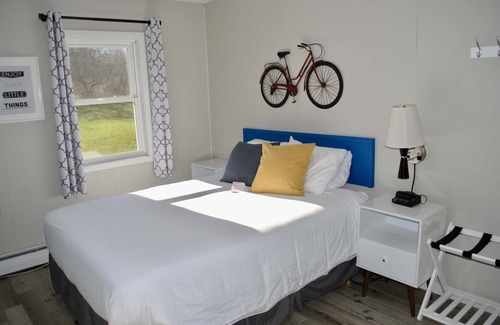 Mount Horeb Apartment | THE LITTLE VILLAGE , Full Bed 106