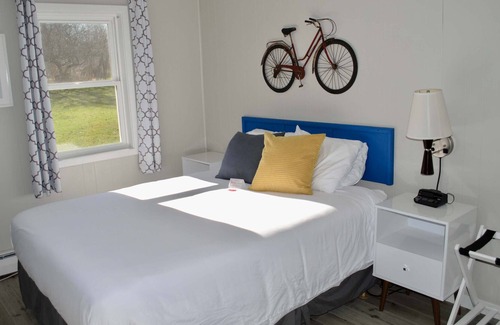 Mount Horeb House | THE LITTLE VILLAGE , Full Bed 102