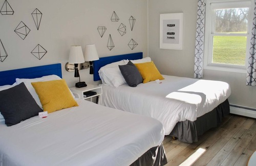 Mount Horeb House | THE LITTLE VILLAGE , Full Bed 102