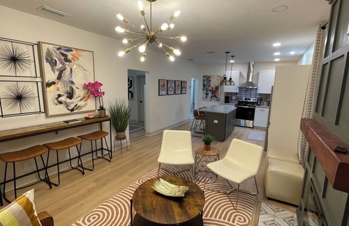 Mobile House | The Lively Oak - 3BD - 2BA Near DTown Mobile