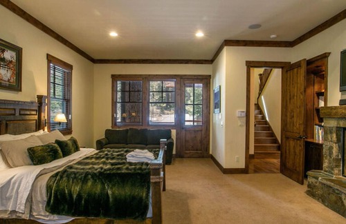 Truckee House | The Lodge at Gray's Crossing by Tahoe Mountain Properties